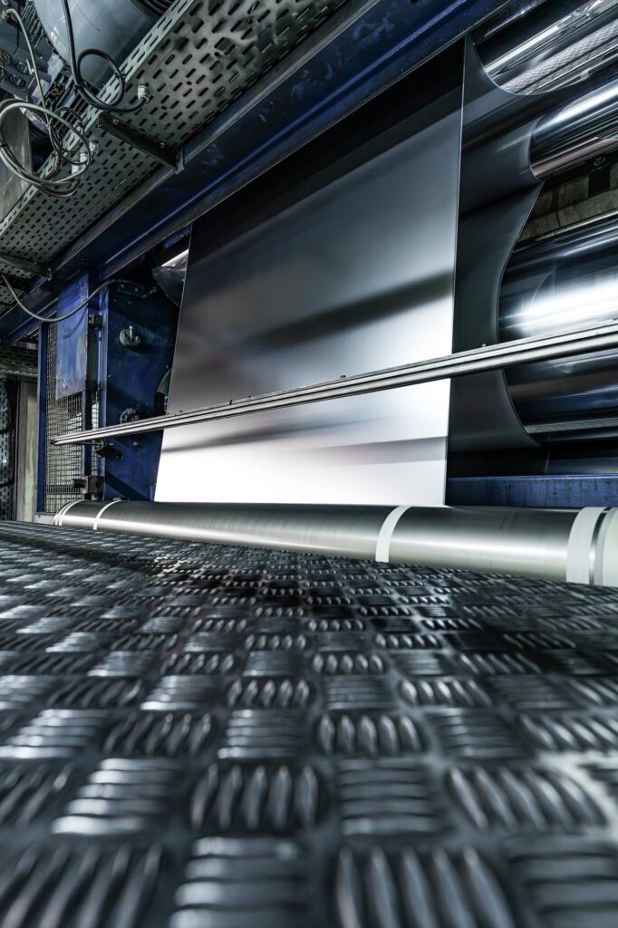 metallisierte reflektierende folie auf eine roll to roll coating maschine bei dunmore europe