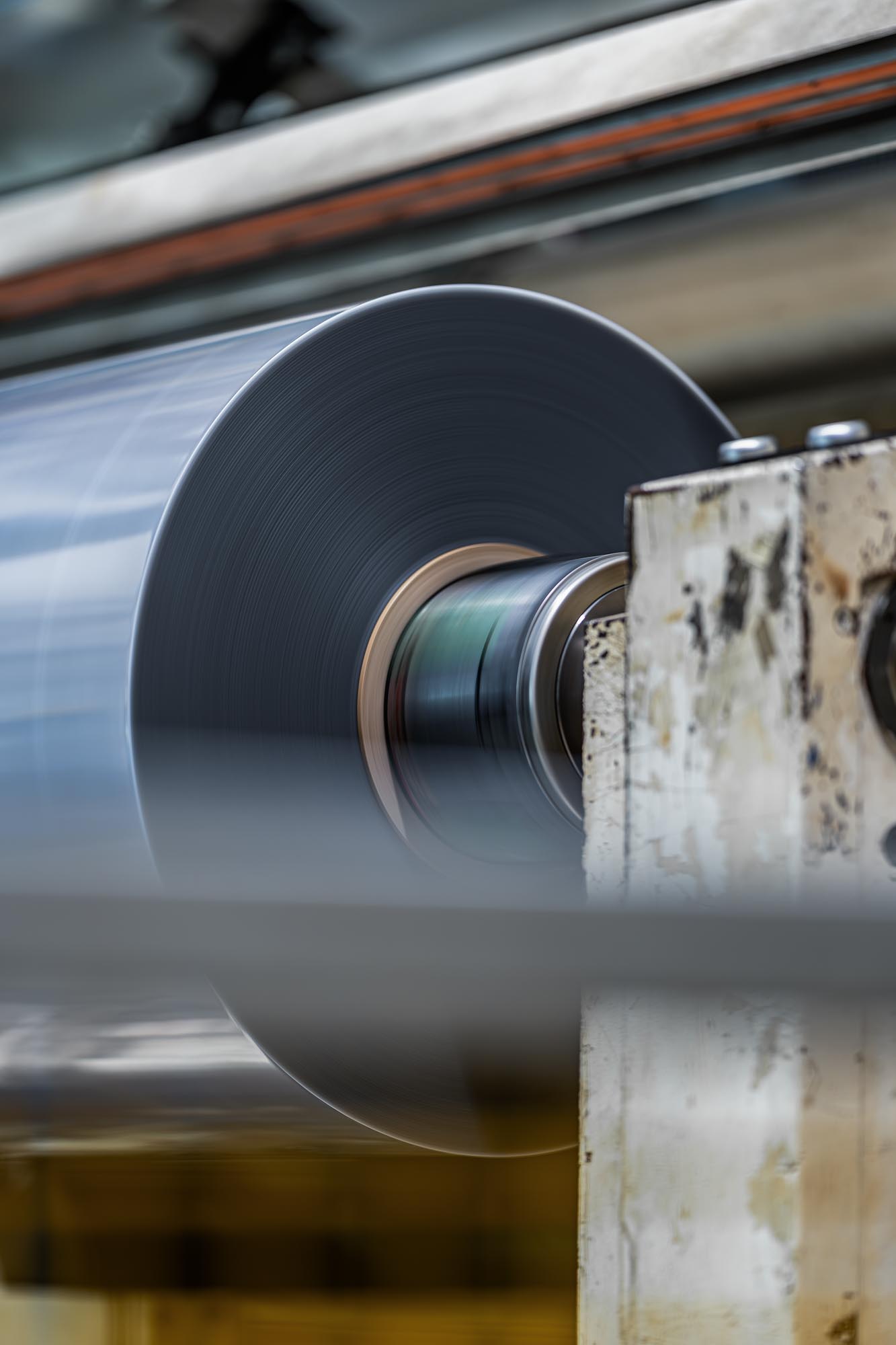 großformatige folienrolle rolling coating und oberflächenveredelung bei dunmore europe