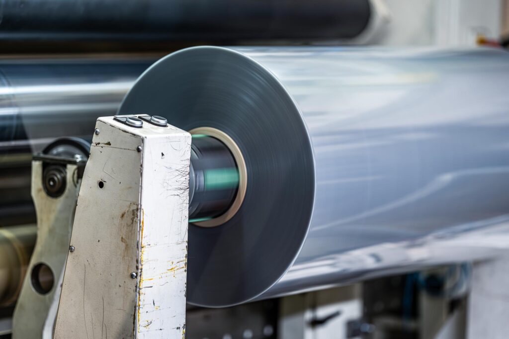 großformatige folie auf einer rolle für barriereverpackung bei dunmore europe