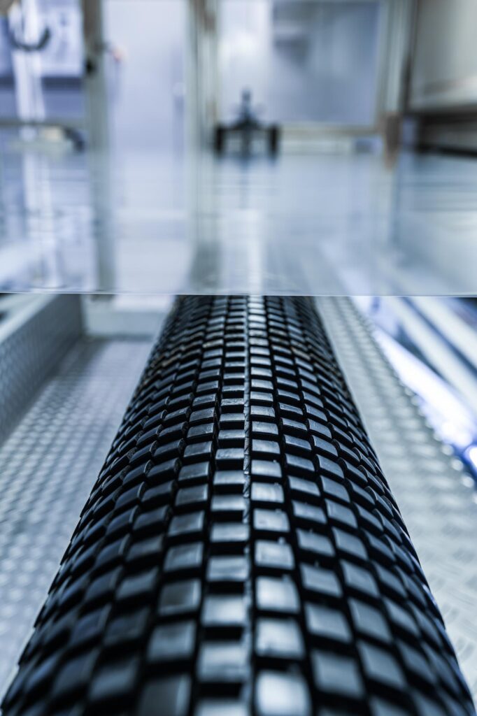 profilwalze und dünne folie in der produktion bei dunmore hersteller von high performance materials für bauindustrie